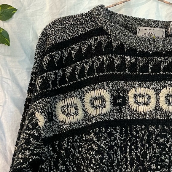 HOOPLA 100% Oversized Acrylic Sweater - Picture 3 of 6